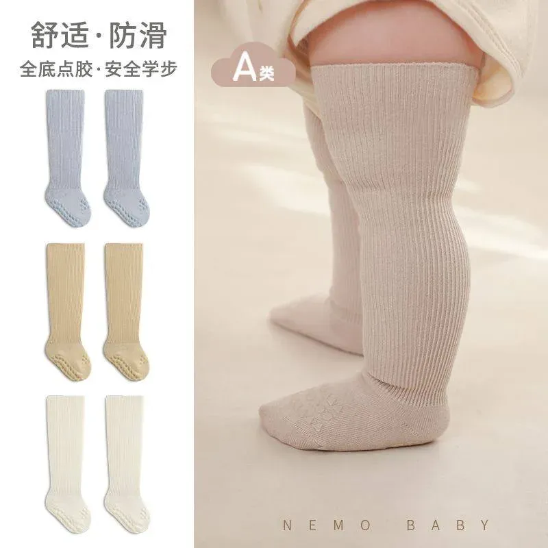 جوراب-بچگانه-کبریتی-ضد-لغزش-استپ-دار-ساق-بلند-طرح-hi-baby-6.webp